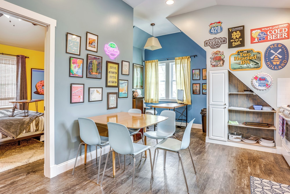 Close to Trails & Town! Artsy Apt in Frankfort