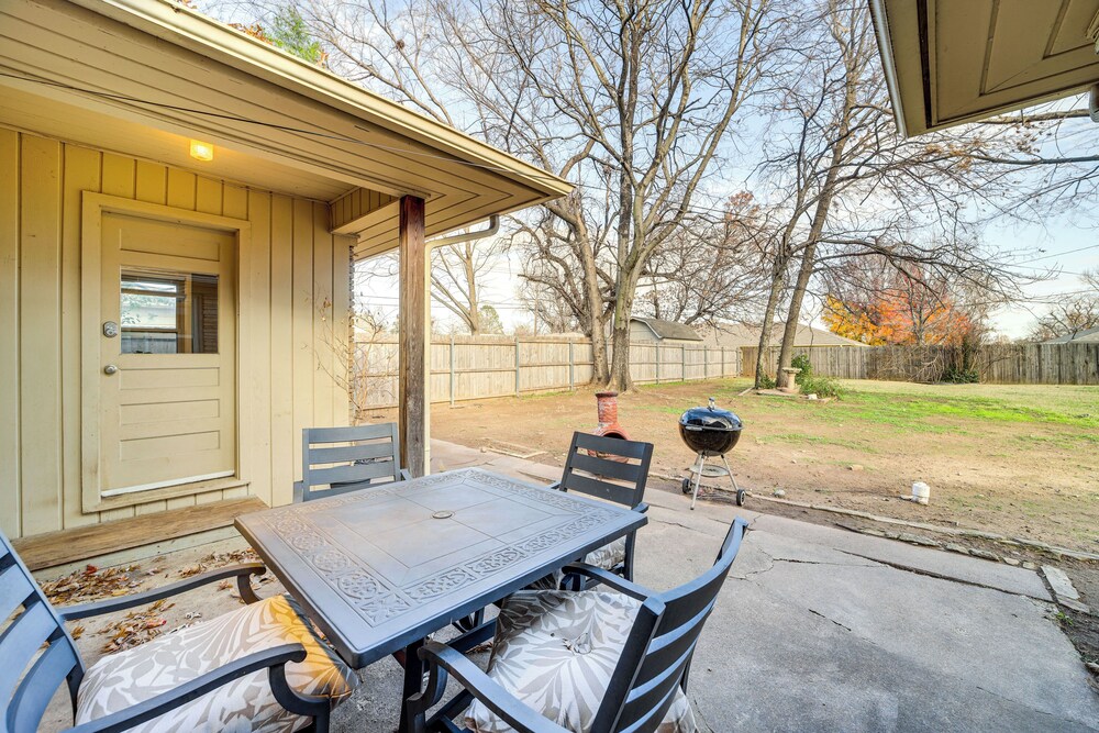 Tulsa Home 5 Mi to Downtown: Groups Welcome!