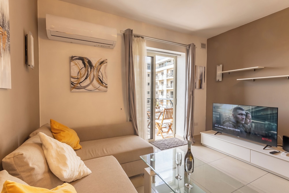 Modern and Comfortable Apart Savoy Garden