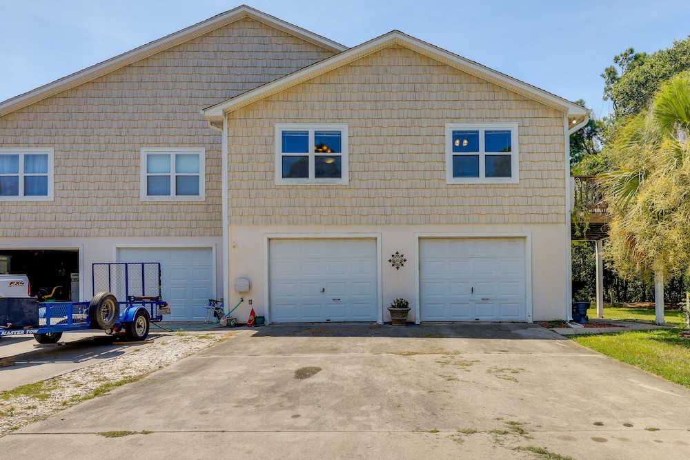 Charming Emerald Isle Escape < 1 Mi to Beach! view 2