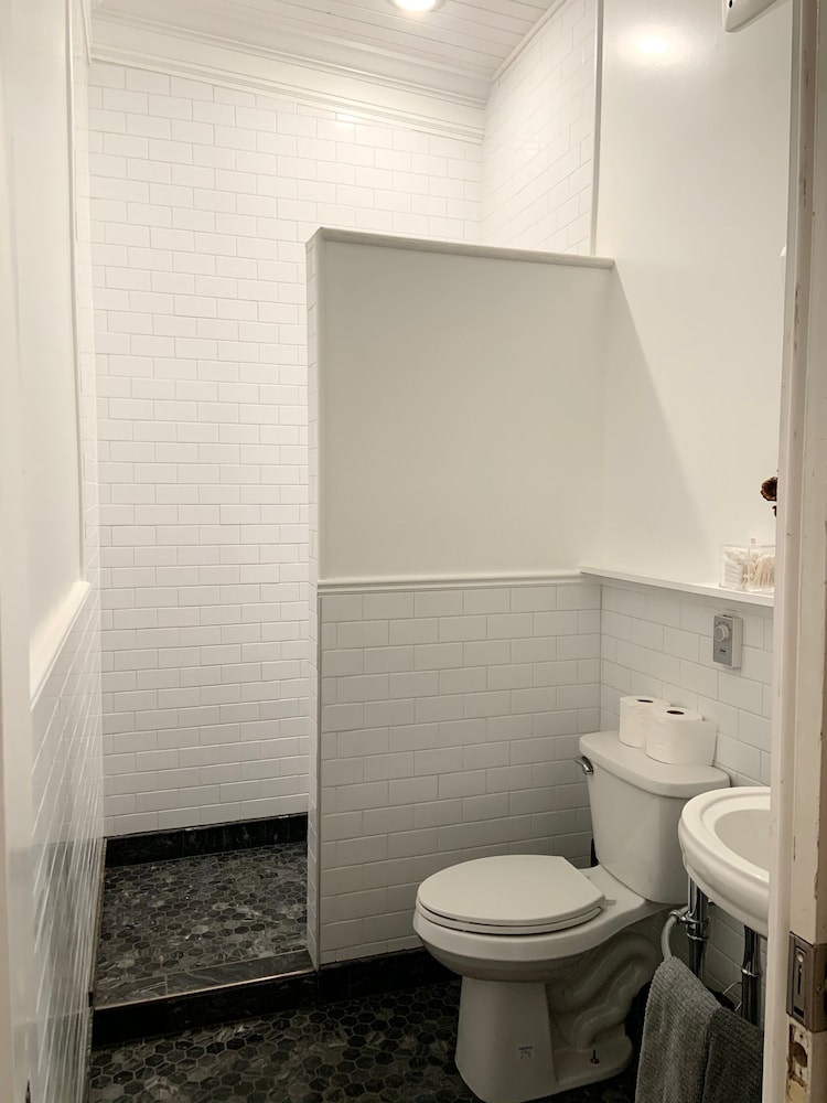 Sweetwater Vacations - Remedies Inn - Property Image 8