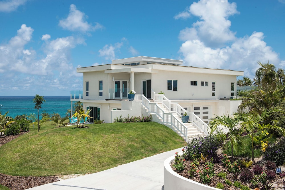 Banks Road Bliss: Relaxing Beachfront Cottage