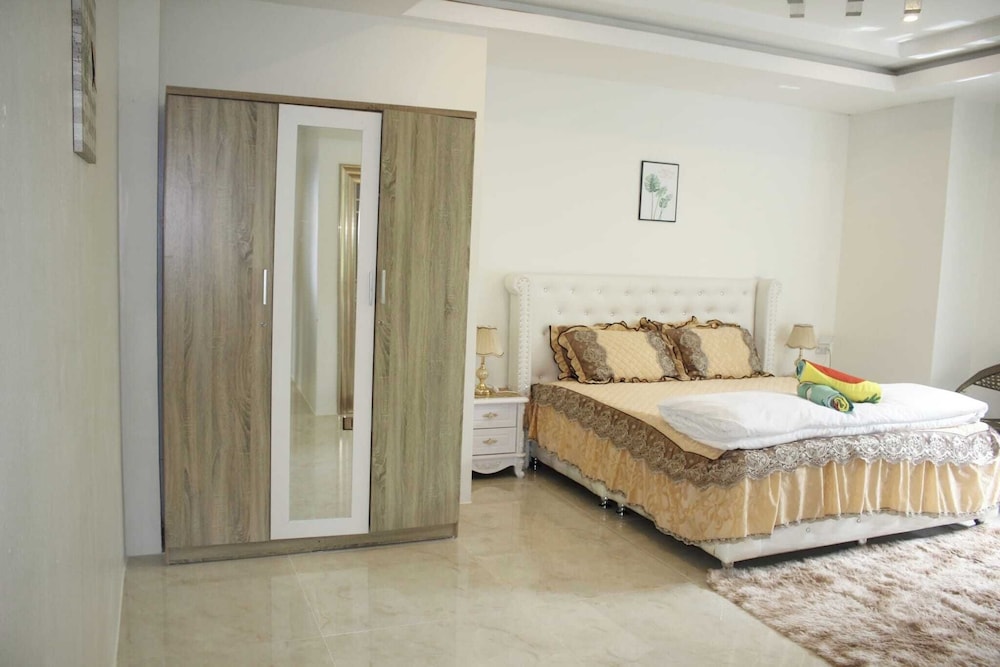 Narong Ek Residence View & Pool Villa