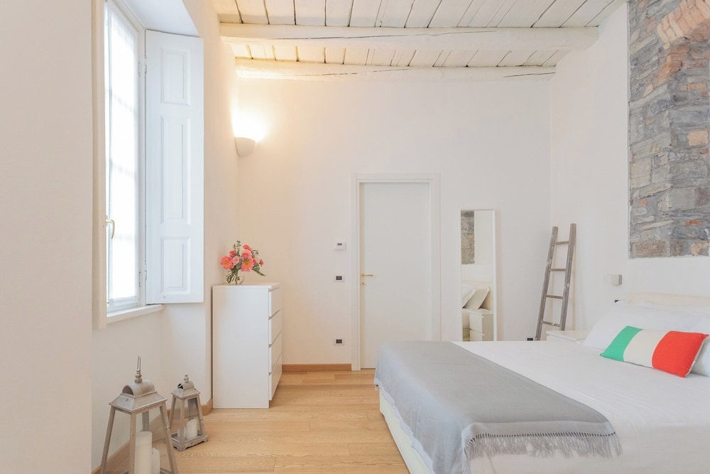Wine Not Apartment in Como City Centre by Rent all Como