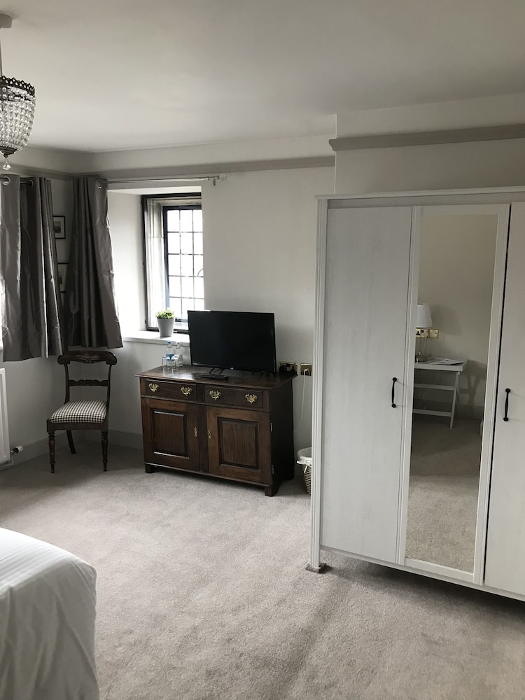 Bankes Arms Hotel view 3