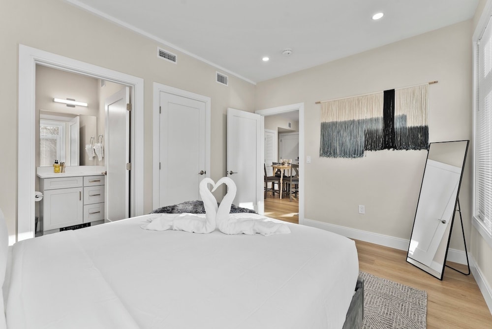 Luxury 2BR near Cambridge