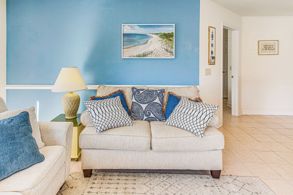 Dog-friendly Condo w/ Resort Perks in Calabash!