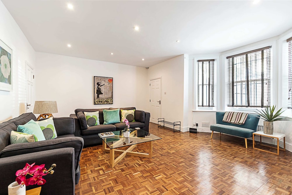 Charming Kensington Apartment