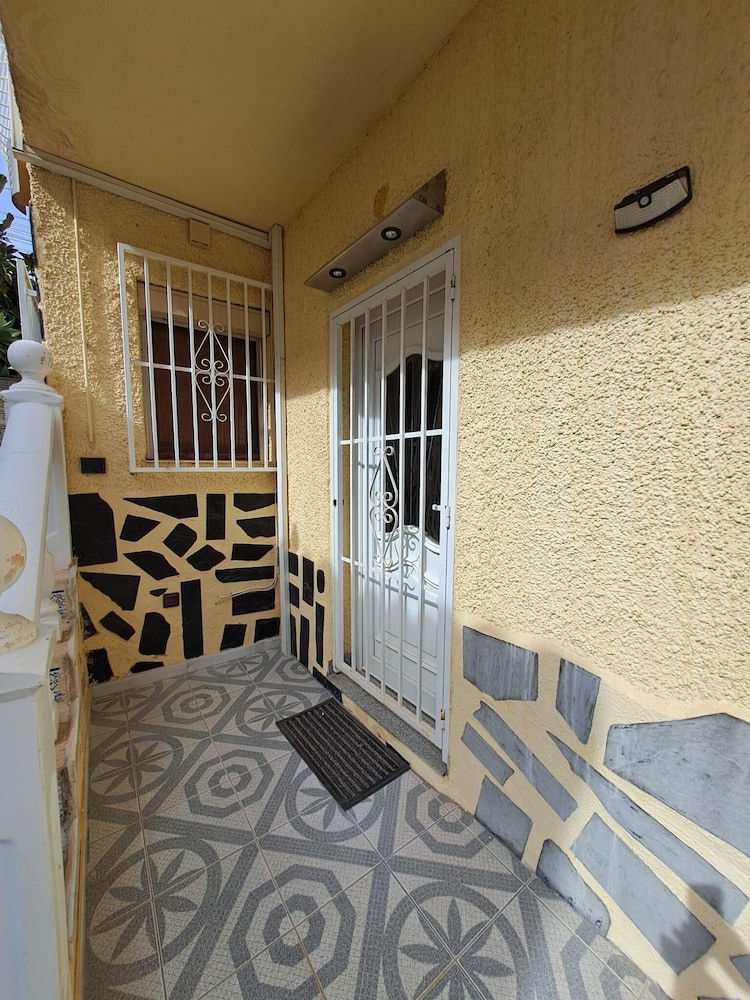 La Marina Oasis, 2-beds, Sleeps 4, 10 min to Beach