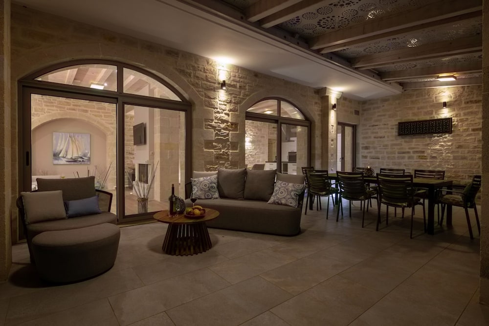 Villa Aurora Luxurius Living