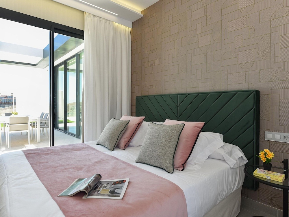 Villa in Salobre With Pool & Golf Nearby