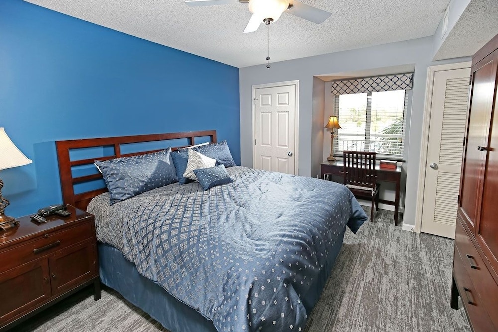 Yacht Club 2-704 4 Bedroom Condo