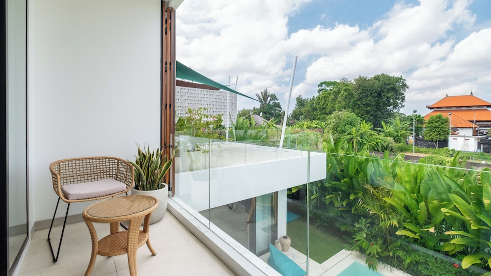 Loona Palm Villas by Villa Finder