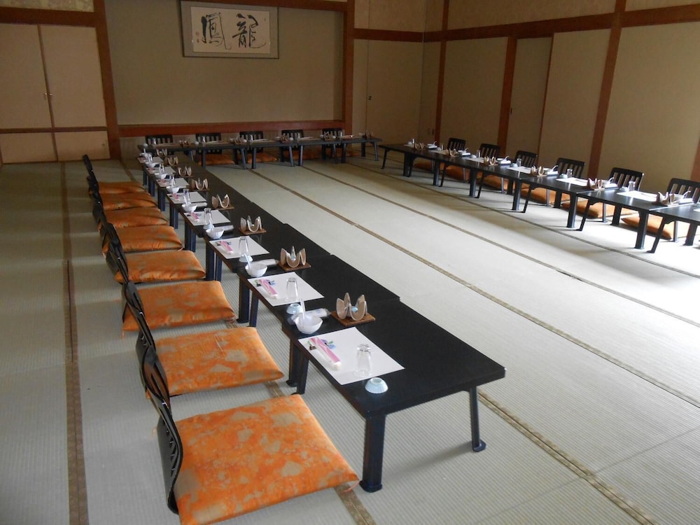 Hamanako Wan Wan Paradise Hotel