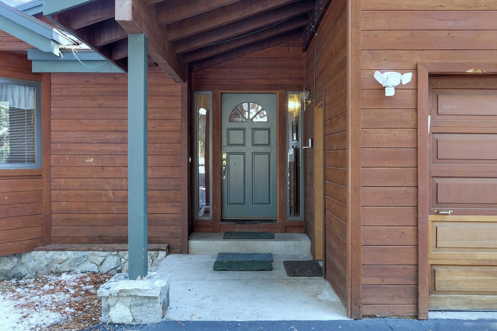 Lakeview Hideaway 3bdr for 8 w/ Private Hot Tub!