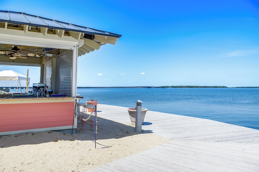 Ocean City Condo w/ Pool & Private Beach Access