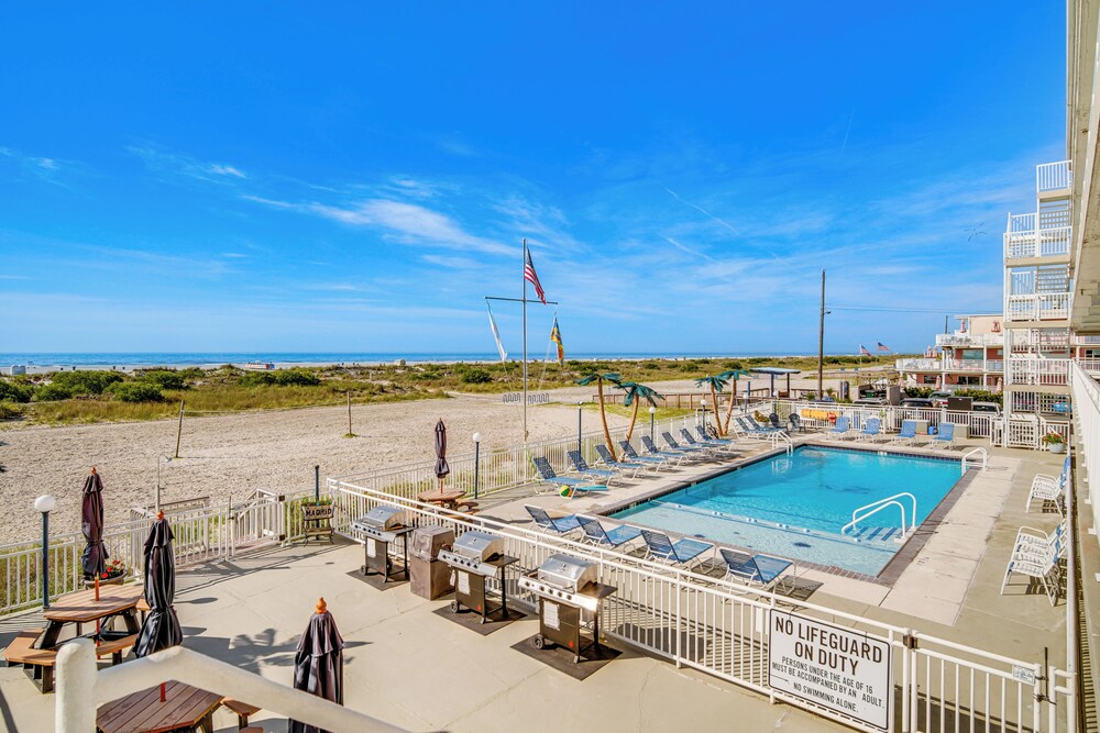 Walk to Shore: Wildwood Crest Studio w/ Pool View!