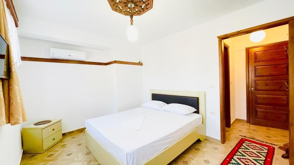 Denishouse-private Rooms Guesthouse Gjirokastra