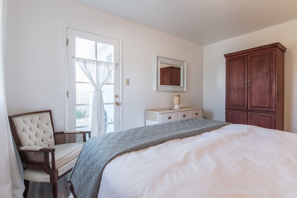 Ventura Vacations - Ventura Beach Cottage - Property Image 21