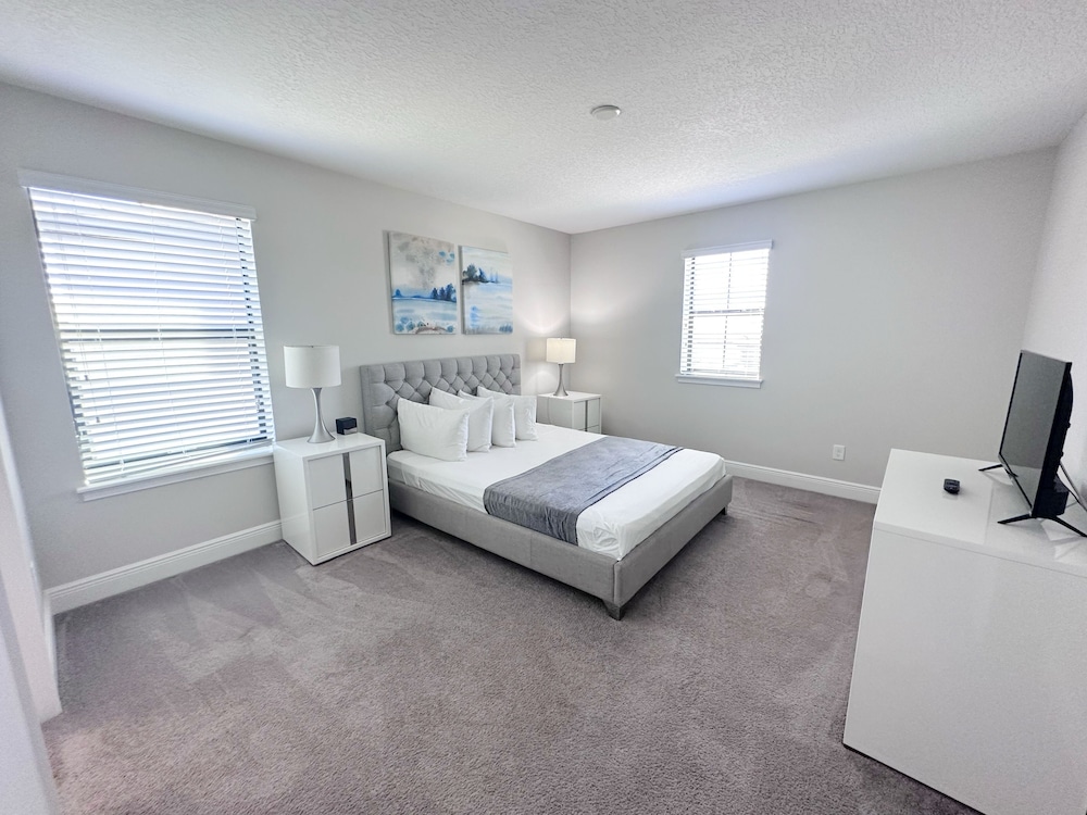 Balmoral Resort-210bp 4 Bedroom Home by RedAwning view 5
