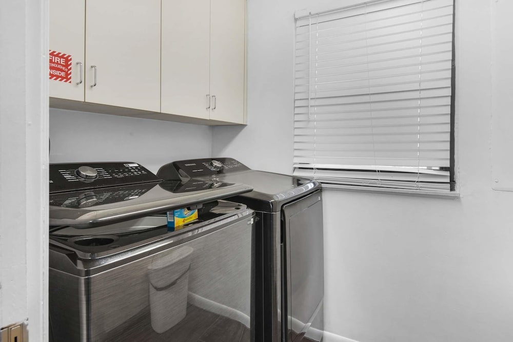 Navarre Towers 1205