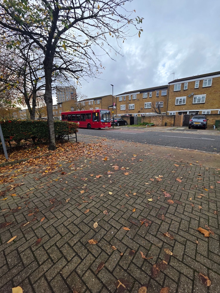 Charming 2 Bedroom Luxurious Home in Thamesmead South East London