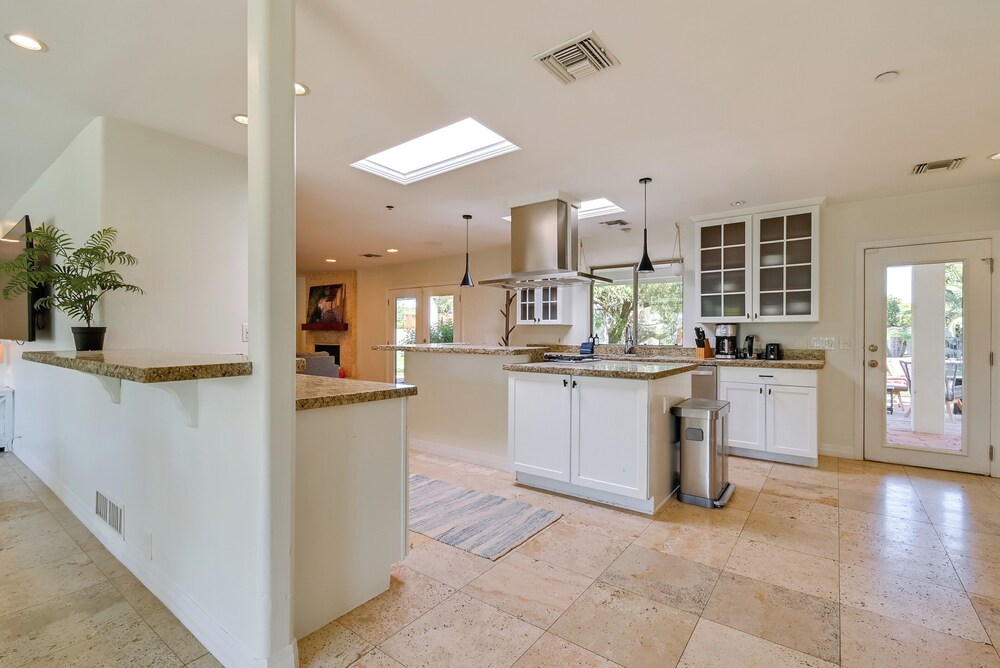 Private Paradise Valley Oasis: Hot Tub, Large Yard