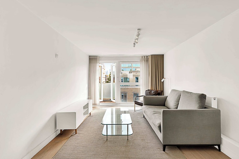 Chic Belgravia Apartment