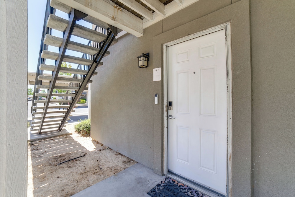 3 Mi to Dtwn: Gated Condo w/ Patio in Reno!