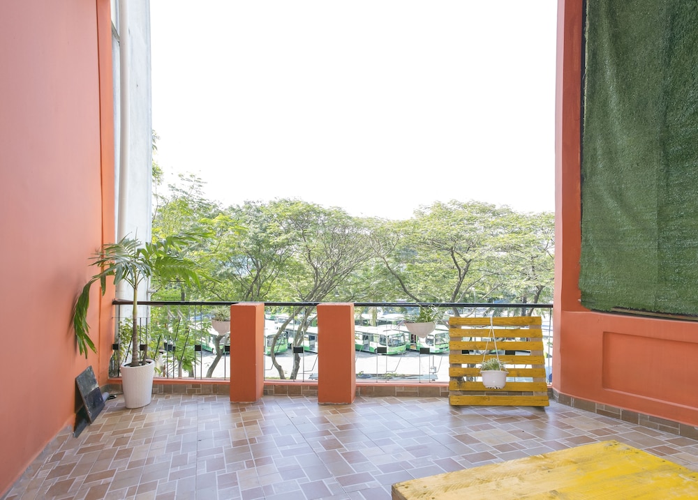 Hangout Hostel HCM