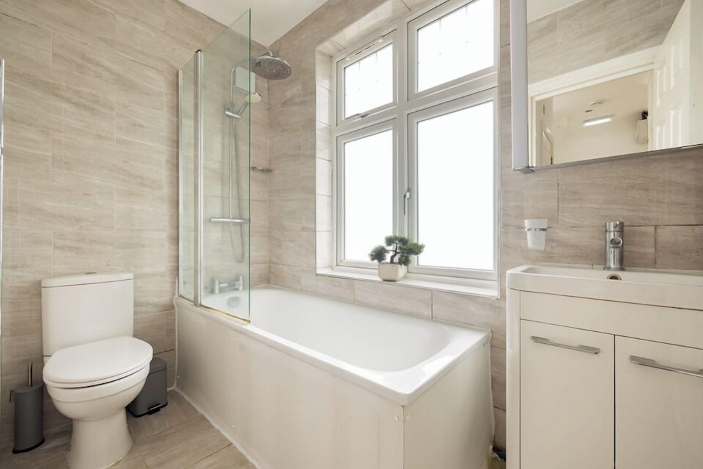 Cosy Double Room in Acton