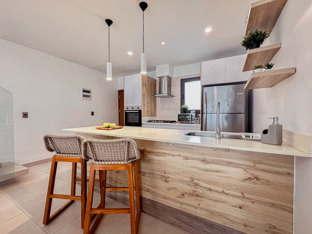 Fantastic Beach Penthouse With Rooftop BBQ