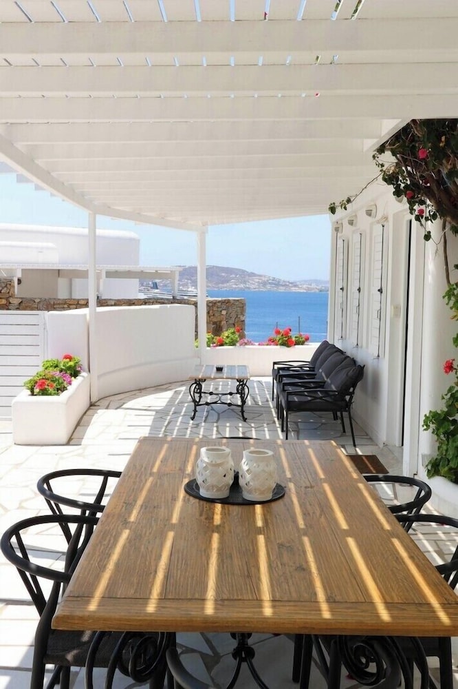 Adikri Villas & Suites
