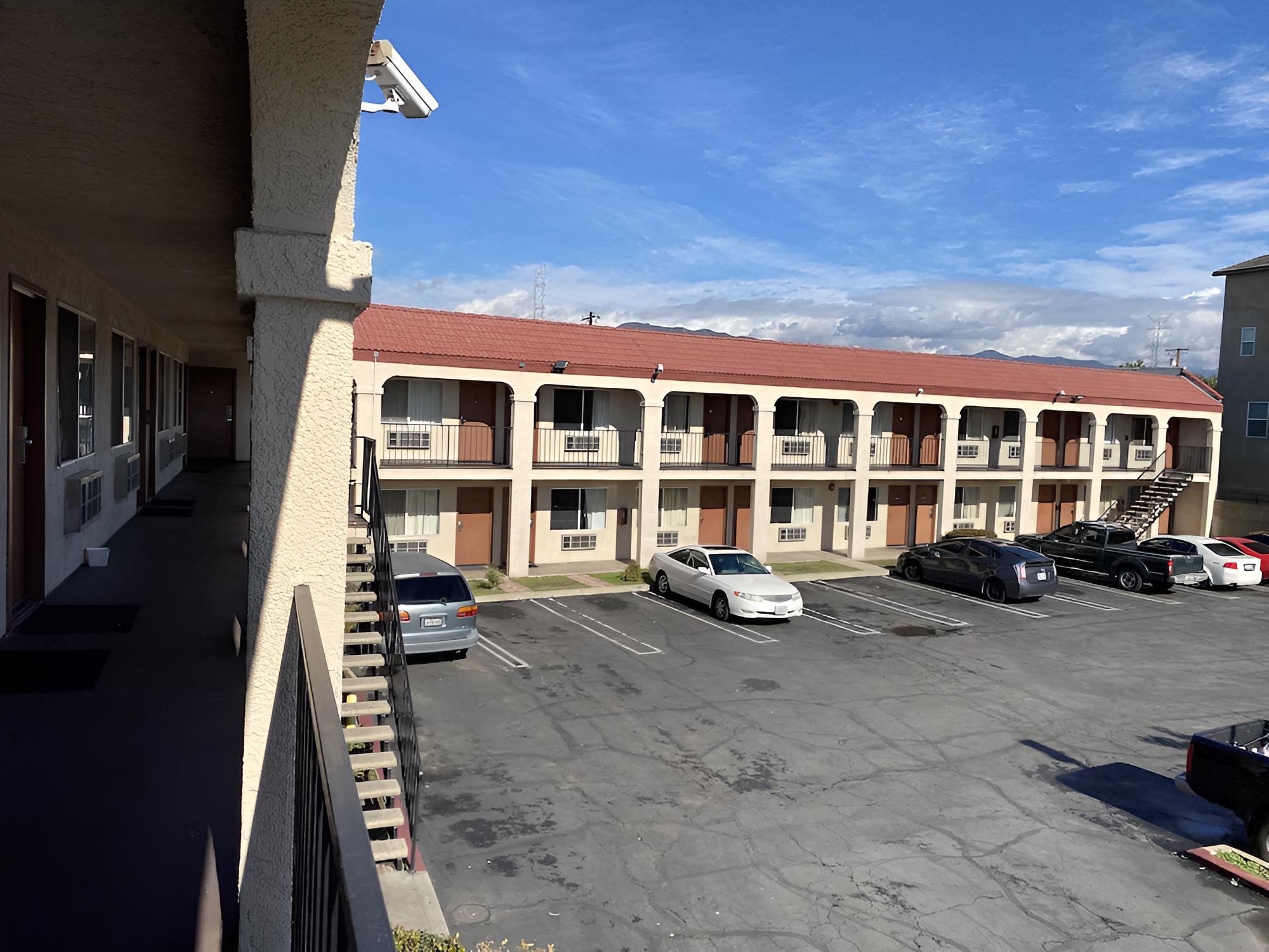 Howard Johnson by Wyndham Azusa - Property Image 13