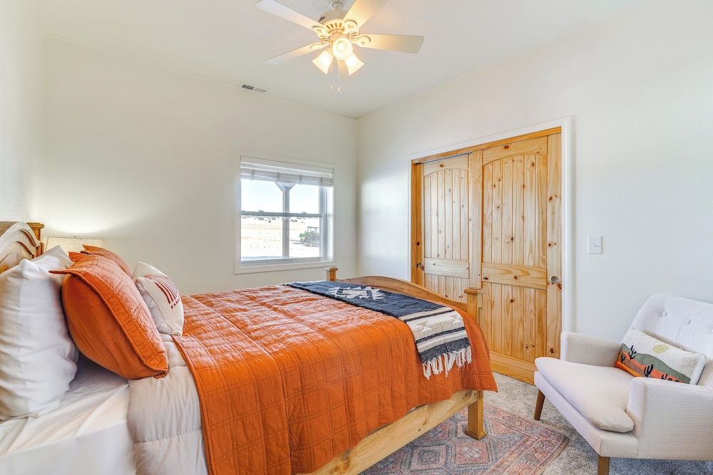 Mtn-view Hideaway w/ Wood Stove in Pueblo!