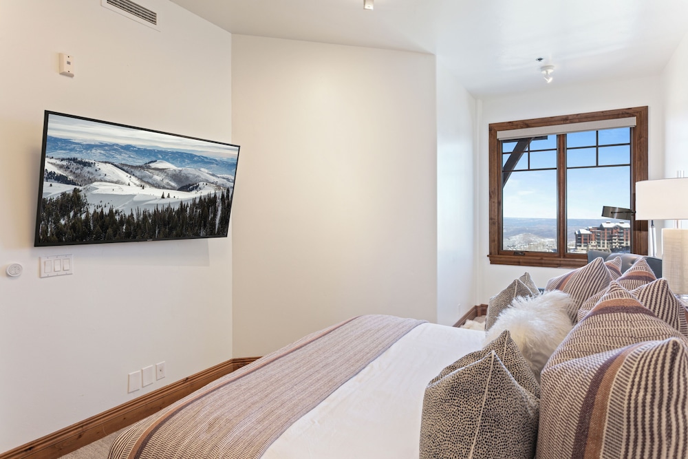 Grand Lodge - Penthouse #505 - Ski-in/ski-out 5 Bedroom Condo