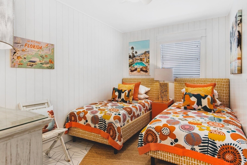 Sandbox 203 71st St East 2 Bedroom Villa by RedAwning view 5
