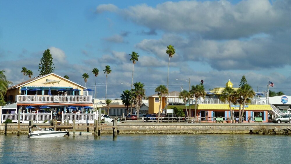 The Harbor Condo 305 - Premier