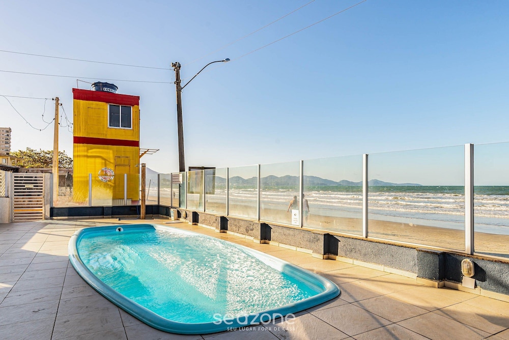 Duplex 3Q pé na areia c/ vista deslumbrante RAT001