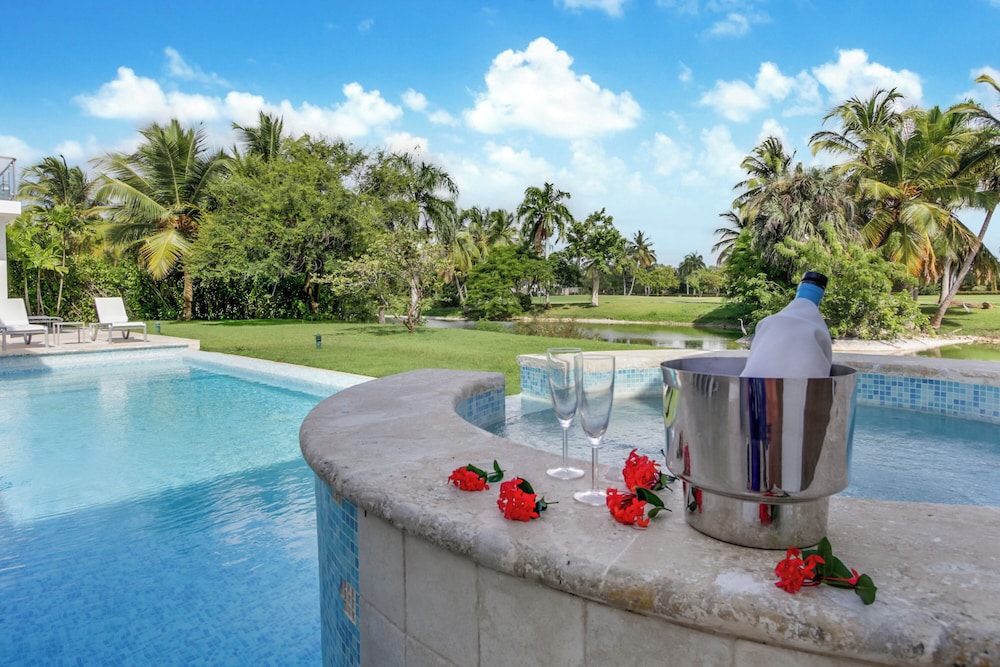 Lake View Cocotal Villa - Jacuzzi &Pool