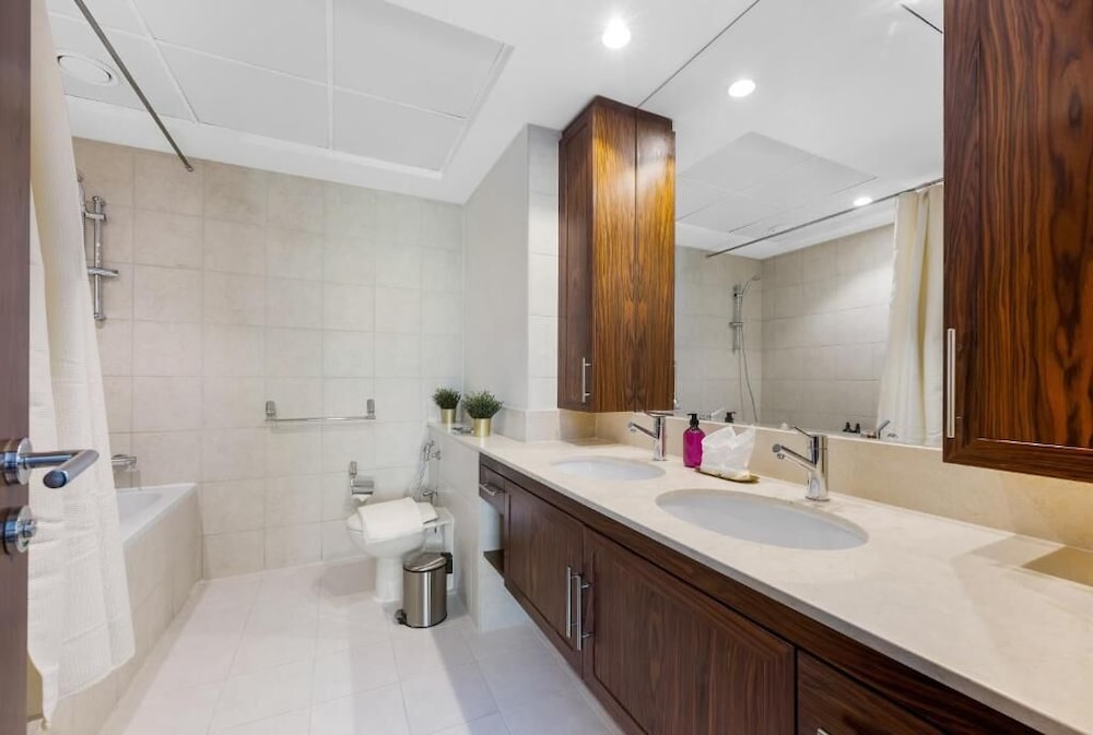 Durrani Homes - The Luxe 3br with Burj Khalifa and Fountain View - Third room without partition