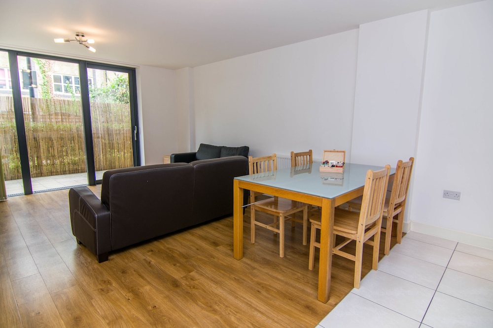 Apartment Wharf – Water Gardens