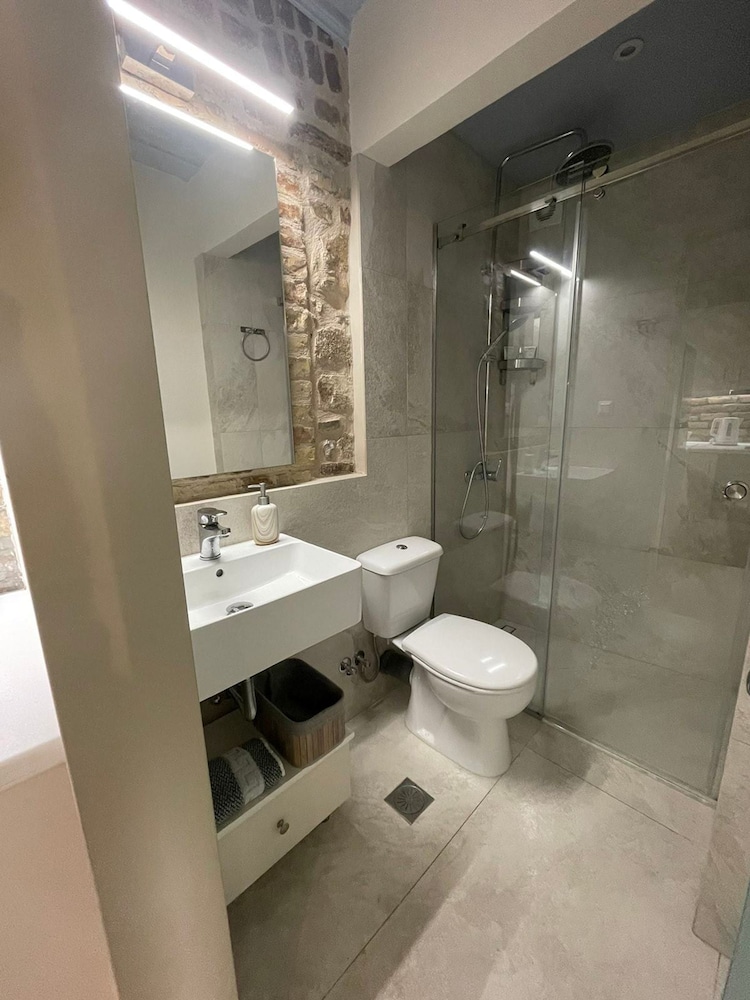 Kukuvayia s Nest-centre Old Town Corfu photo 5