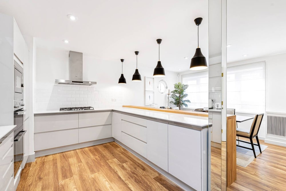 4-bed House Next To Harrods Pont Street Mews
