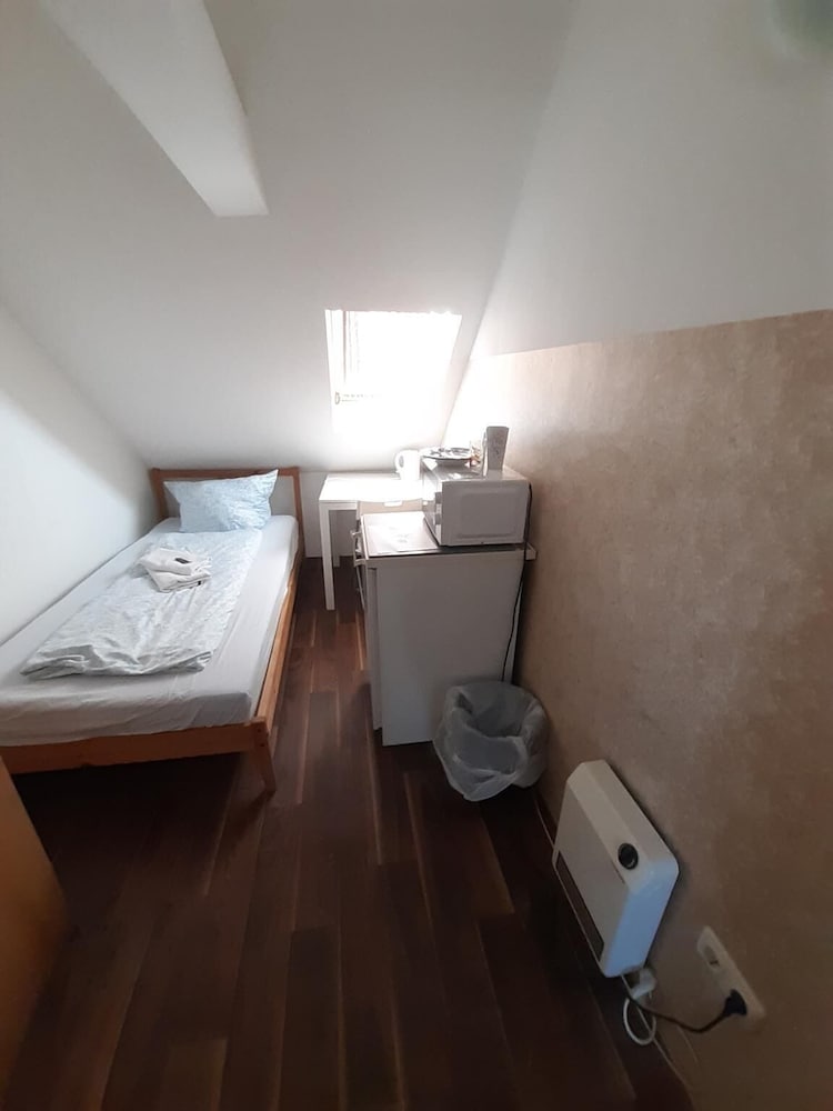 2-Rent Group Hostel Rooms&Apartments EVE168