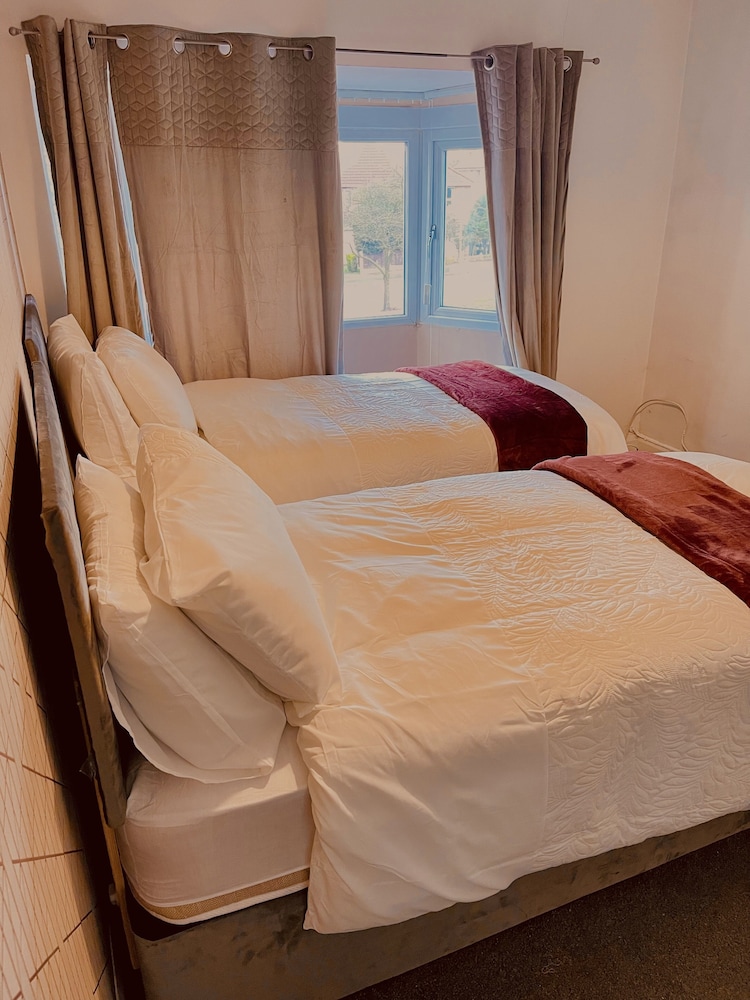 Charming 3-bed Holiday House in Birmingham view 5
