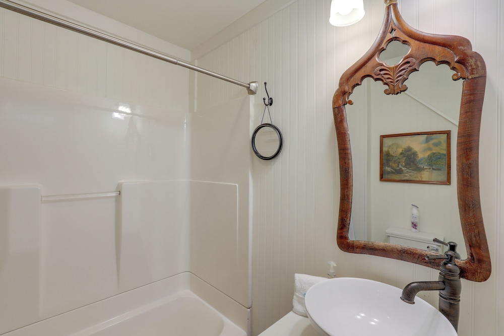Hot Tub Soaks & Fireside Nights! Marshall Cottage view 3