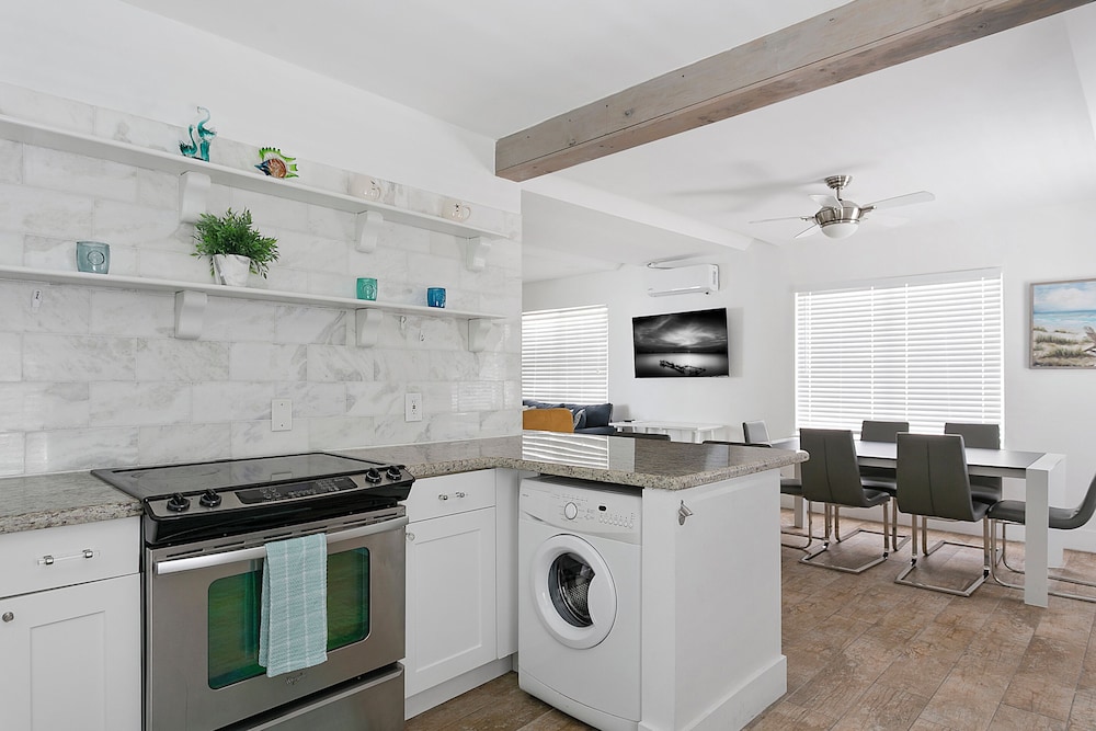Spacious 1 Bedroom APT at the beach
