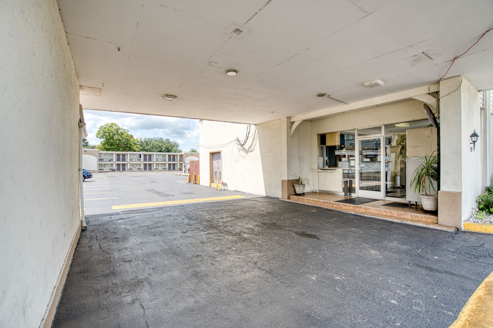 OYO Hotel Alexandria LA - Hwy 165
