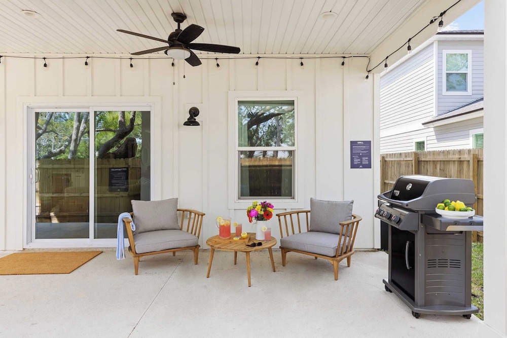 Hot Tub, Firepit, Putting Green Near the Beach Vilano Fairway by Avantstay